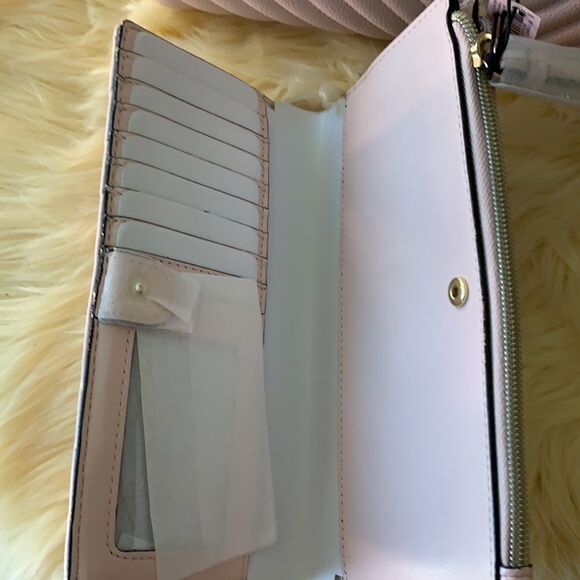 Victoria’s Secret 
Pebbled V-Quilt Shoulder Tote & Wallet
